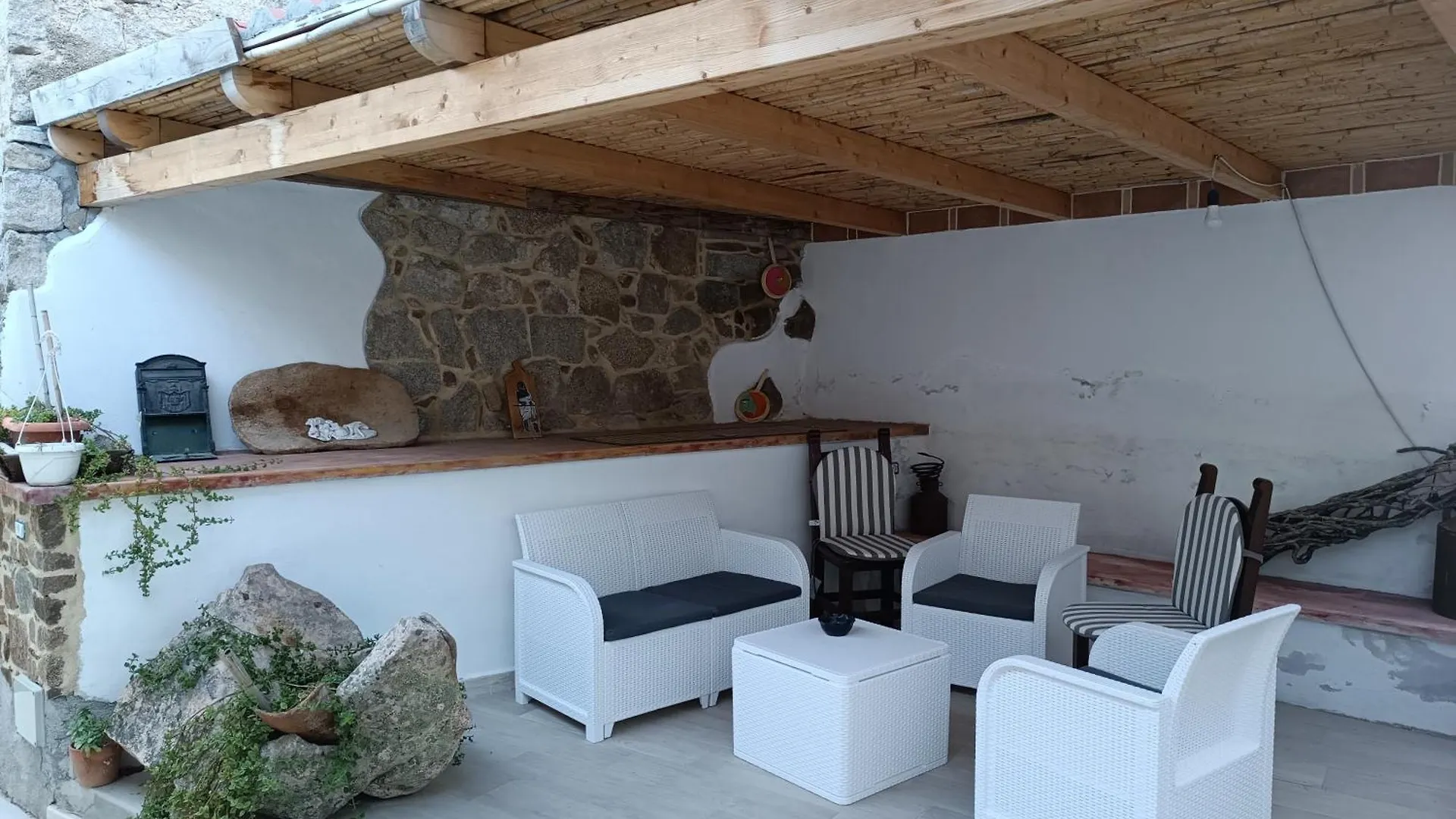 Bed And Breakfast Murales Orgosolo